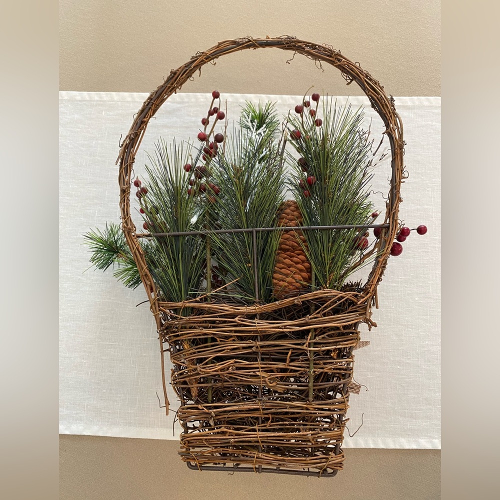 Handmade Winter Basket. - Picture 4 of 7